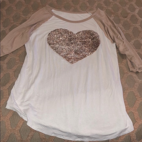 boutique Tops - Heart Boutique 3/4 sleeve shirt